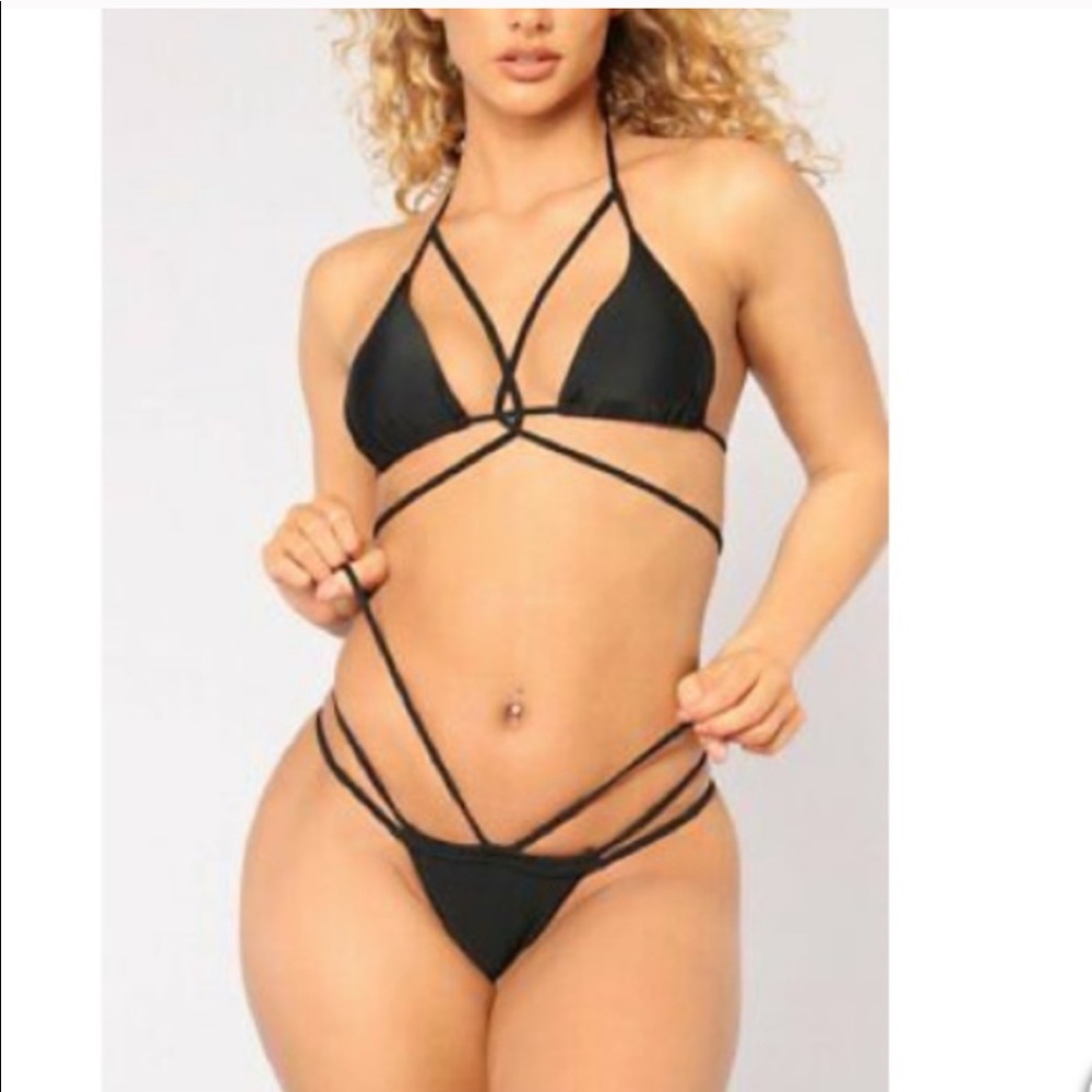 ✨FASHION NOVA Black braised strappy bikini